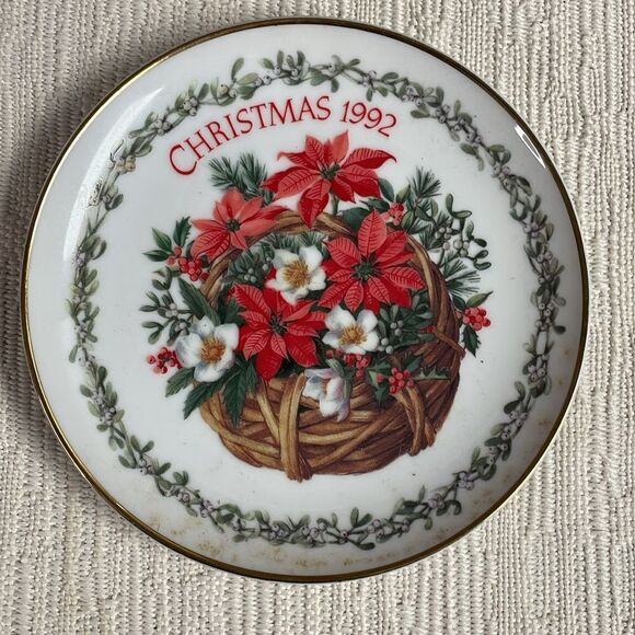 Forget Me Not 1992 Christmas Keepsake Fine Porcelain Christmas Plate,Poinsettias - Picture 3 of 5